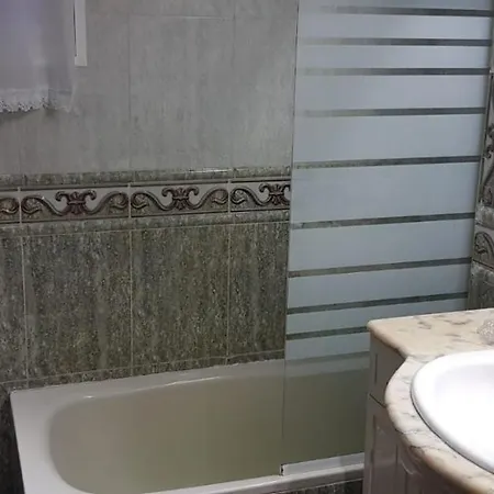 Cerquita De La Caleta Apartamento *